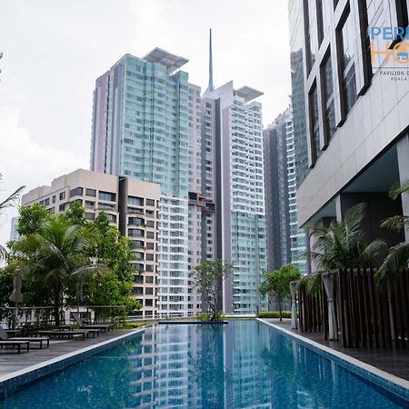 Pavilion Ceylon Hill Suites, Bukit Bintang By Perfect Host Kuala Lumpur Exterior foto The panorama of the pool at the 10th floor of the complex.