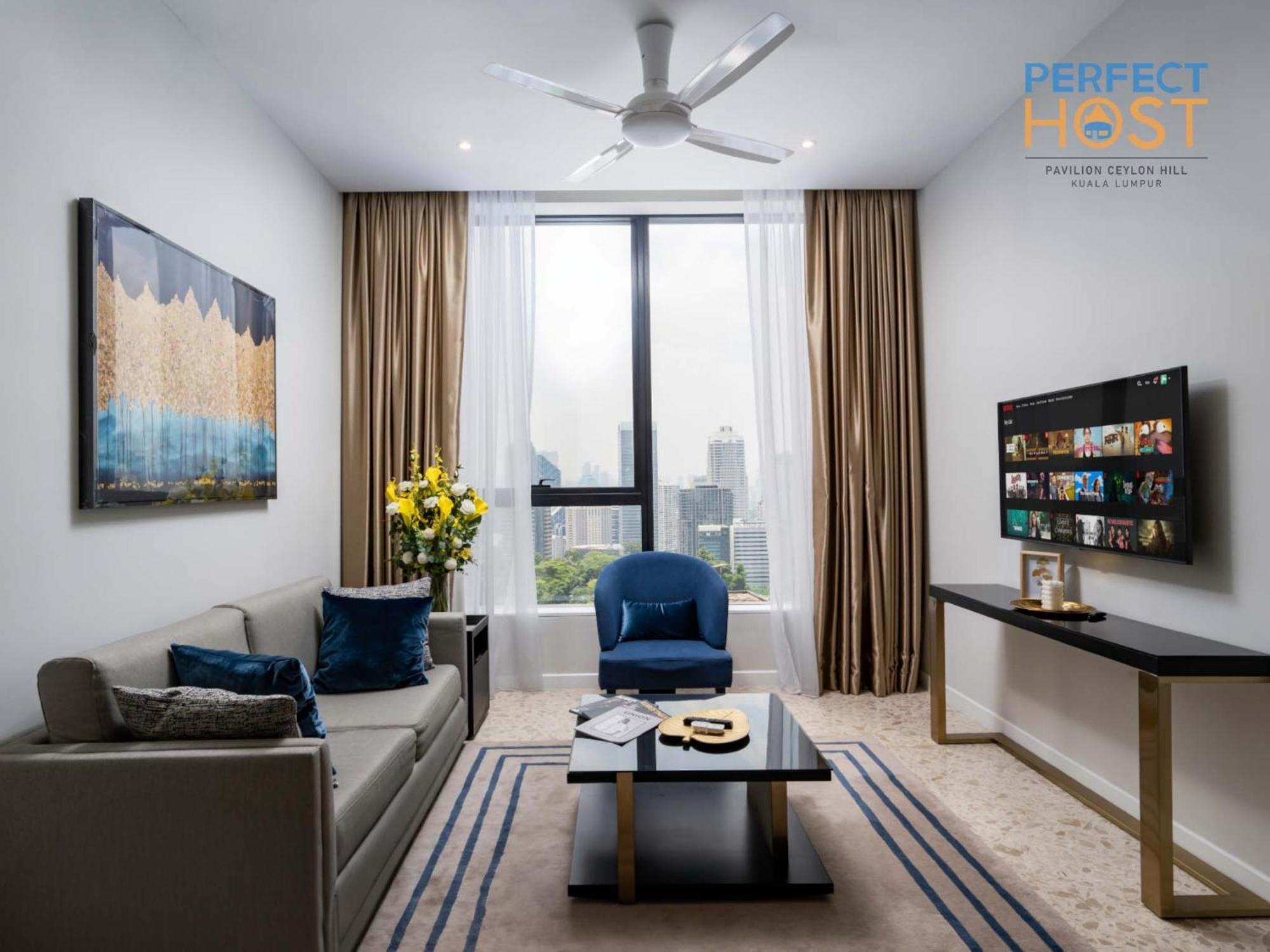 Pavilion Ceylon Hill Suites, Bukit Bintang By Perfect Host Kuala Lumpur Exterior foto A living room in a serviced apartment in Hanoi, Vietnam