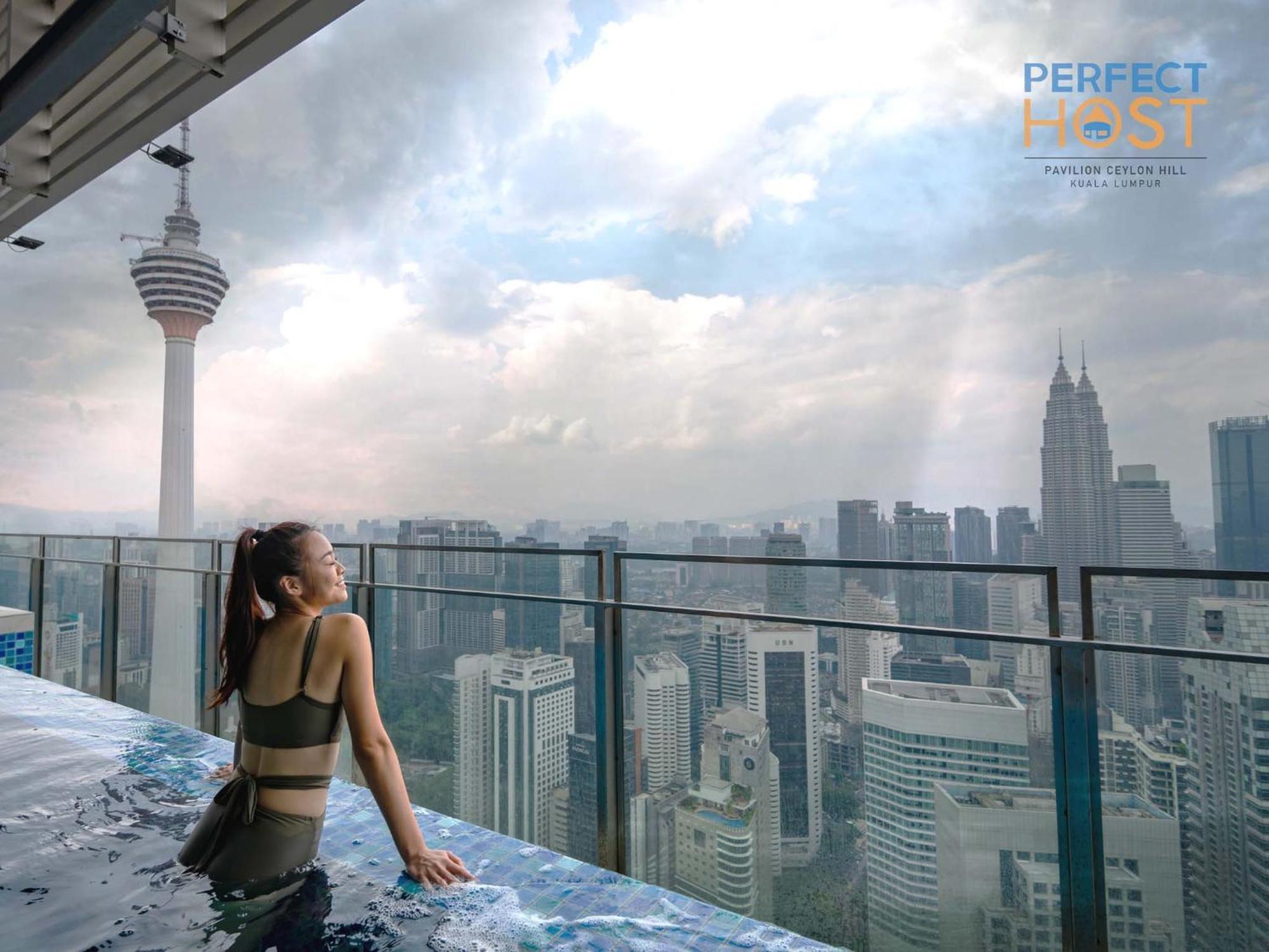 Pavilion Ceylon Hill Suites, Bukit Bintang By Perfect Host Kuala Lumpur Exterior foto View from the Sky Pool